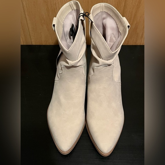 Time and Tru Cream Colored Booties - Picture 6 of 14